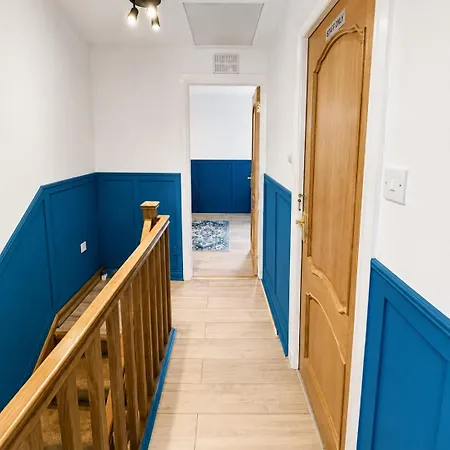 Stylish With Balcony And Free Parking