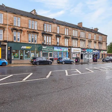 Beautiful 4 Bedroom Flat With Convenient Travel