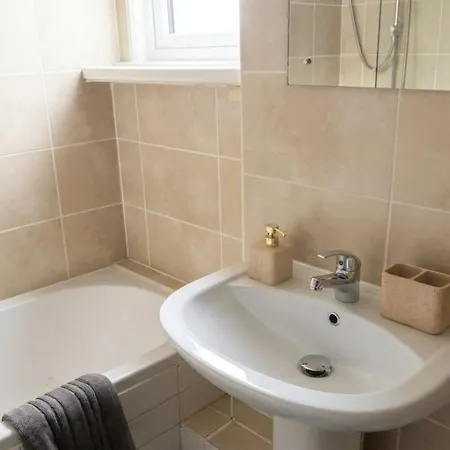 Stylish 3 Bdr In - Sleeps 6 - Free Parking *