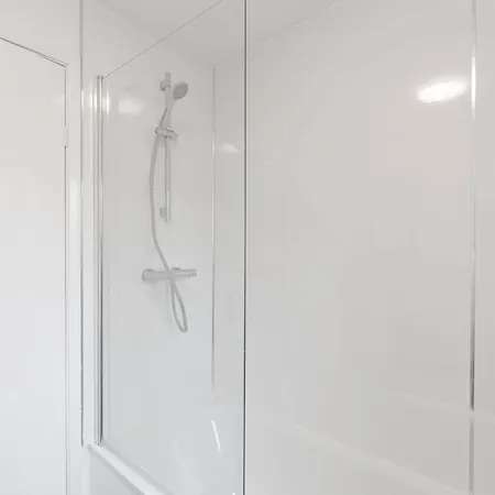 With Fast Wifi - Walk To Subway - Easy Access Glasgow