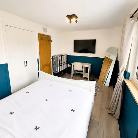 Apartment Stylish With Balcony And Free Parking *