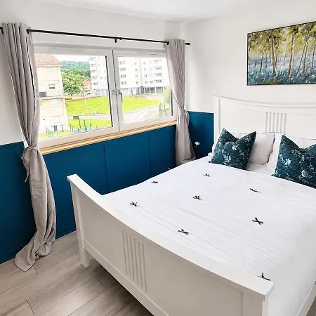 Stylish With Balcony And Free Parking Apartment *