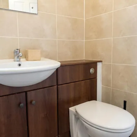 Appartamento Stylish 3 Bdr In - Sleeps 6 - Free Parking