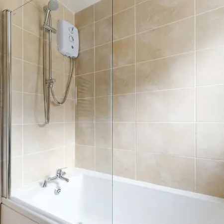 Stylish 3 Bdr In - Sleeps 6 - Free Parking
