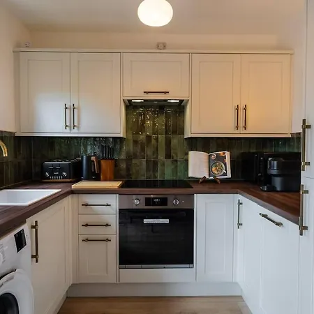 Appartamento Kelvin House, 3br, Free Parking & Private Garden *