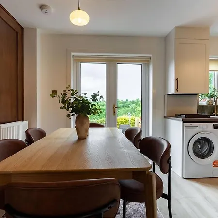 Kelvin House, 3br, Free Parking & Private Garden *