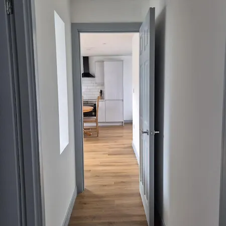 4 Bedroom In Centre *