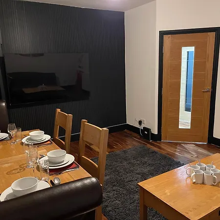 3 Bedroom - Warriston St - Sleeps 5 - Contractors, Business & Relocations - Free Parking Appartamento