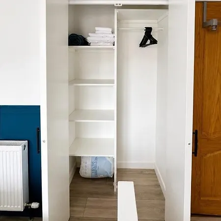 Stylish With Balcony And Free Parking Apartment Glasgow