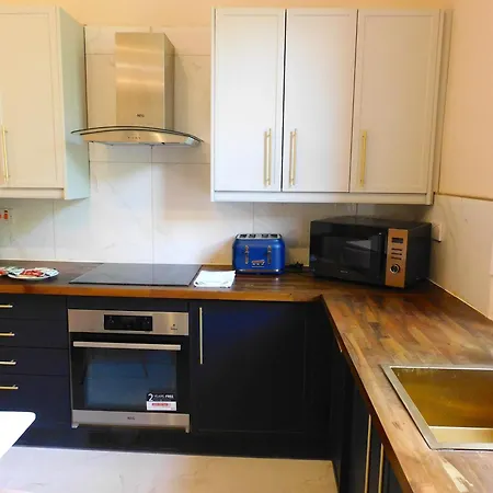 Elegant West End Sleeps 8 Near Uofg & Kelvinbridge Appartamento *