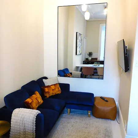 Elegant West End Sleeps 8 Near Uofg & Kelvinbridge