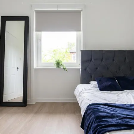 Stylish 3 Bdr In - Sleeps 6 - Free Parking Appartamento Glasgow