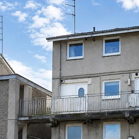 Stylish With Balcony And Free Parking Apartment