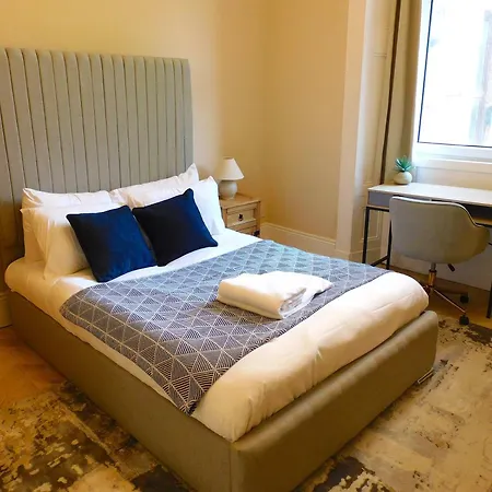 Elegant West End Sleeps 8 Near Uofg & Kelvinbridge Appartamento *