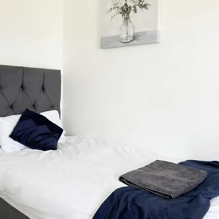 Stylish 3 Bdr In - Sleeps 6 - Free Parking *
