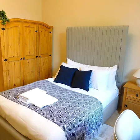 Elegant West End Sleeps 8 Near Uofg & Kelvinbridge Appartamento *