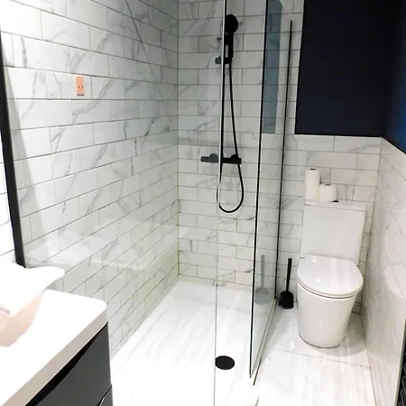 Elegant West End Sleeps 8 Near Uofg & Kelvinbridge Glasgow