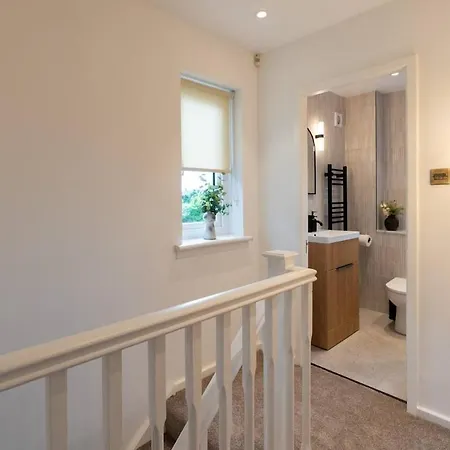 Kelvin House, 3br, Free Parking & Private Garden Glasgow