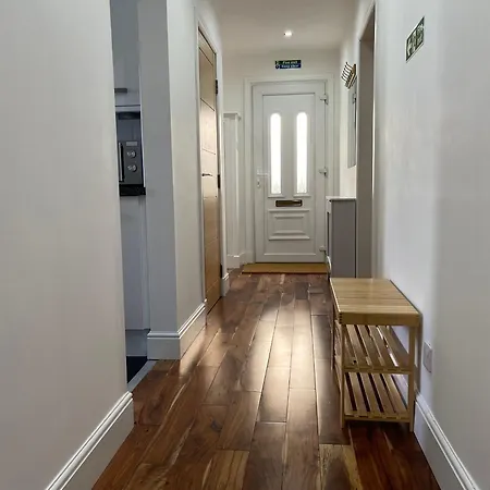 3 Bedroom - Warriston St - Sleeps 5 - Contractors, Business & Relocations - Free Parking