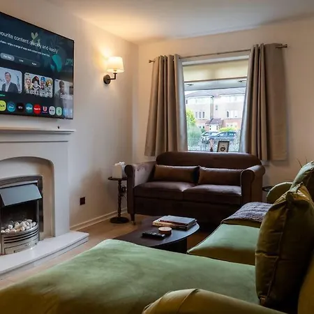 Daire Kelvin House, 3br, Free Parking & Private Garden Glasgow