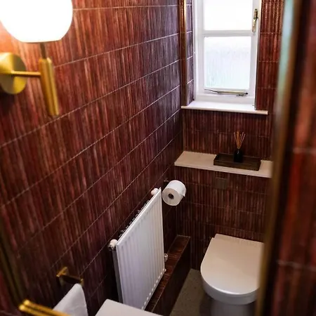Kelvin House, 3br, Free Parking & Private Garden