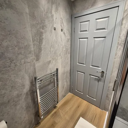 4 Bedroom In Centre * Glasgow