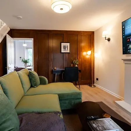 Kelvin House, 3br, Free Parking & Private Garden Appartamento *