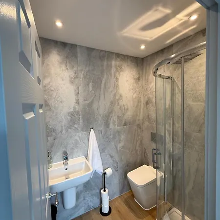 4 Bedroom In Centre Glasgow
