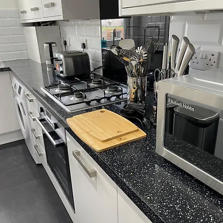 Appartamento 3 Bedroom - Warriston St - Sleeps 5 - Contractors, Business & Relocations - Free Parking Glasgow