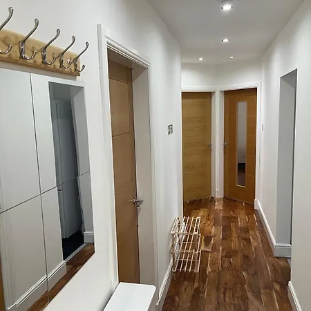 3 Bedroom - Warriston St - Sleeps 5 - Contractors, Business & Relocations - Free Parking Glasgow