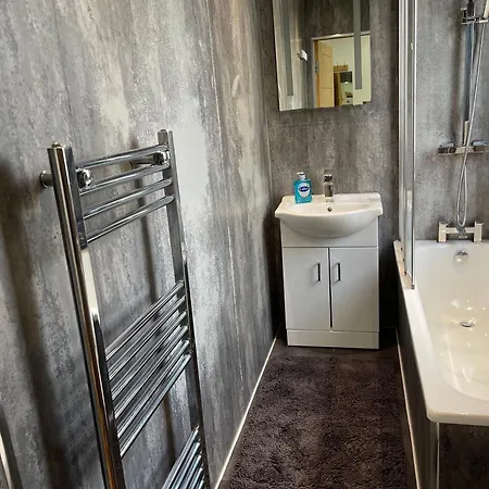 Appartamento 3 Bedroom - Warriston St - Sleeps 5 - Contractors, Business & Relocations - Free Parking *