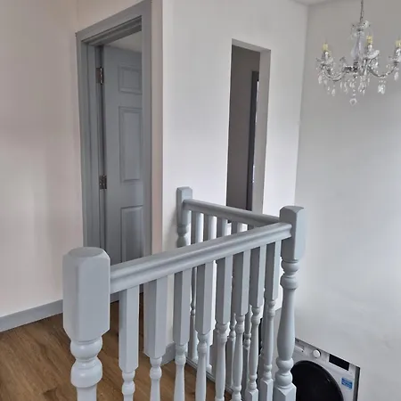 Lägenhet 4 Bedroom In Centre *