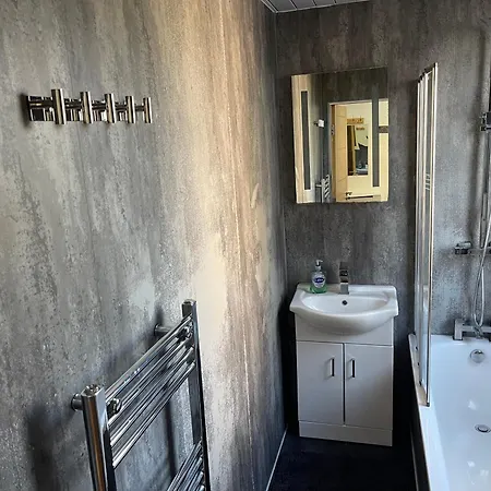 3 Bedroom - Warriston St - Sleeps 5 - Contractors, Business & Relocations - Free Parking Appartamento