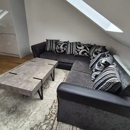 Lejlighed 4 Bedroom In Centre *