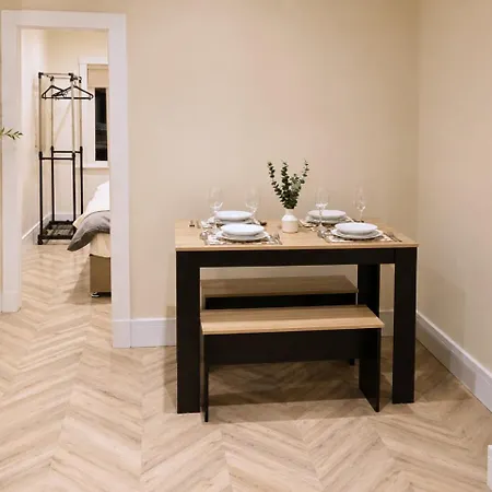 בית נופש Stylish 3bdr In - Sleeps 7 - Parking *
