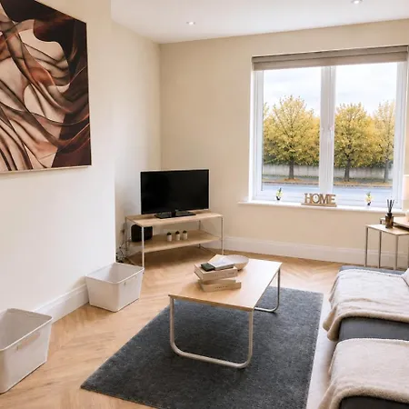 בית נופש Stylish 3bdr In - Sleeps 7 - Parking