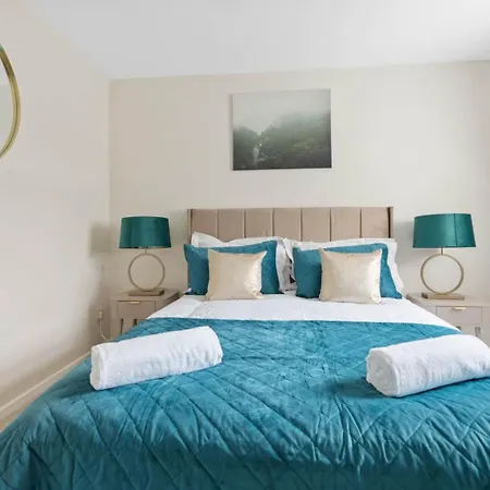 בית נופש Elegant 3 Bedroom Home | Sleeps 6 | Free Parking גלאזגו