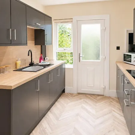 Stylish 3bdr In - Sleeps 7 - Parking
