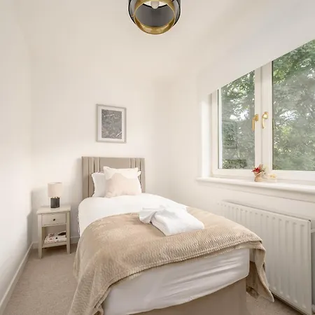 Westland 2 Bedroom House - בית נופש *