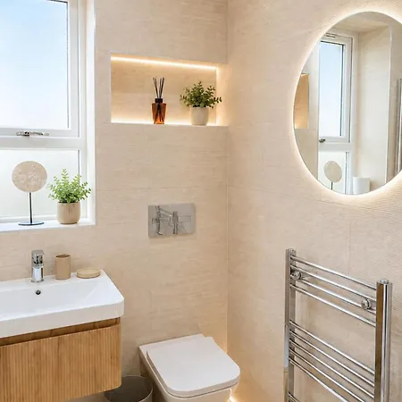 בית נופש Stylish 3bdr In - Sleeps 7 - Parking גלאזגו