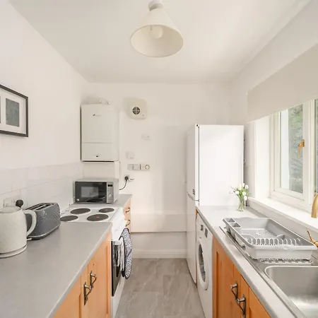 Westland 2 Bedroom House - גלאזגו