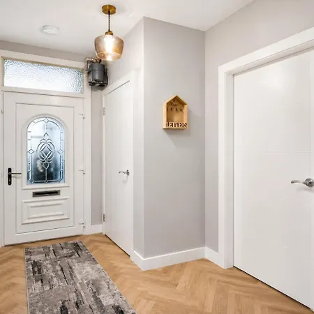 Stylish 2 Bdr In - Sleeps 4 - Free Parking * Glasgow