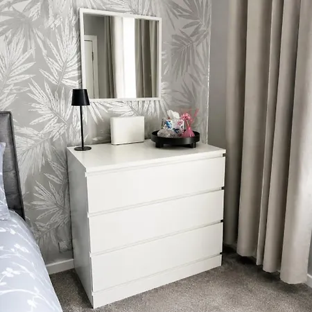 Stylish 2 Bdr In - Sleeps 4 - Free Parking Appartamento