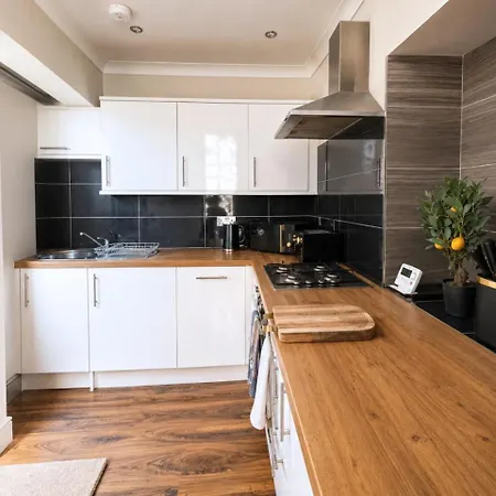 Modern 2bdr In - Sleeps 4 - Parking Glasgow