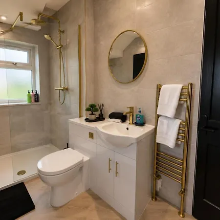 Stylish 2bdr In - Sleeps 5 - Free Parking *