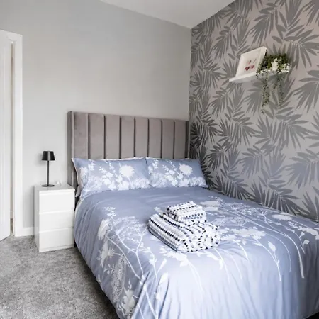 Stylish 2 Bdr In - Sleeps 4 - Free Parking Appartamento