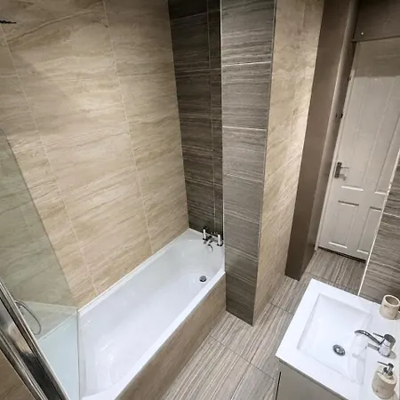 Apartament Modern 2bdr In - Sleeps 4 - Parking Glasgow