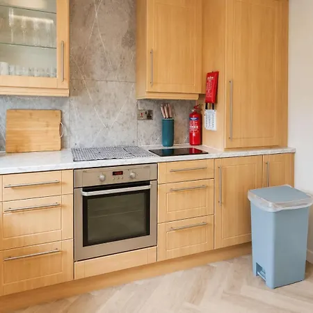 Stylish 2 Bdr In - Sleeps 4 - Free Parking Glasgow