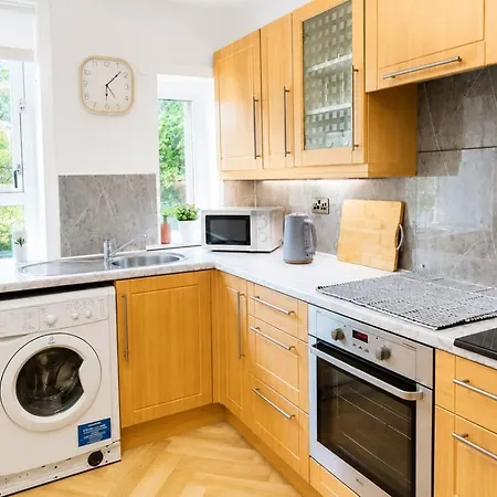 Stylish 2 Bdr In - Sleeps 4 - Free Parking *