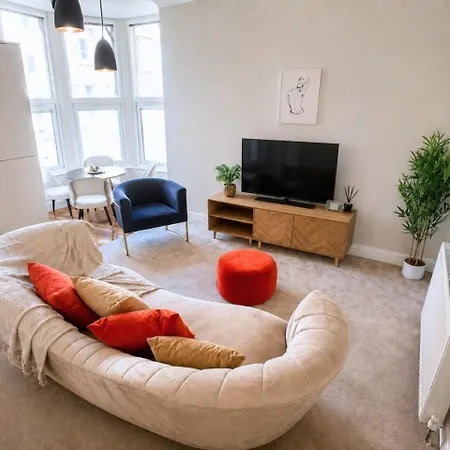 Modern 2bdr In - Sleeps 4 - Parking * Glasgow